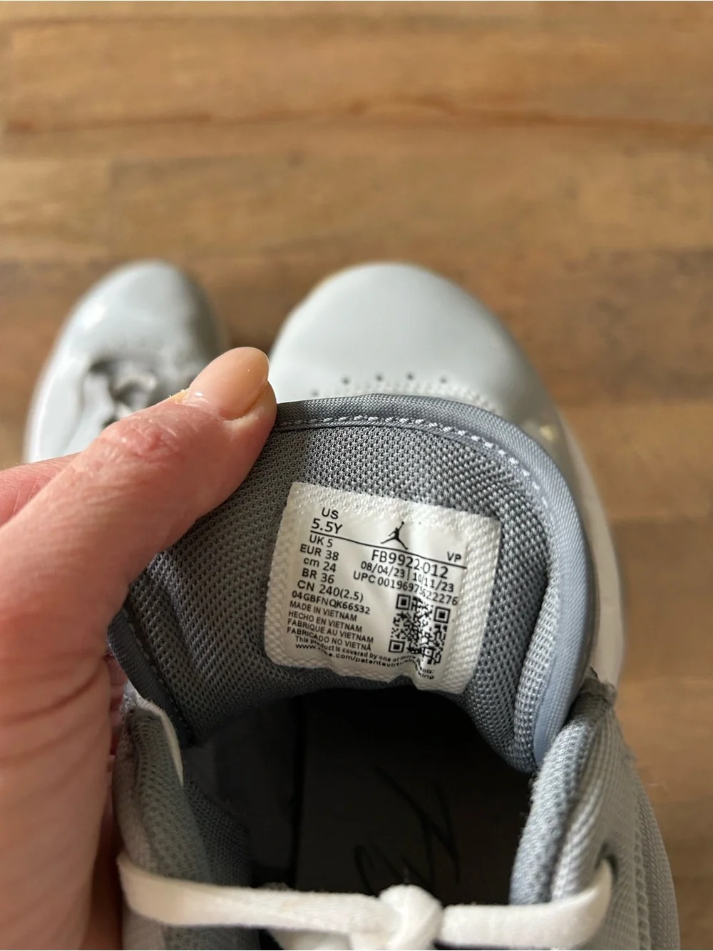 Jordan Youth Sneakers Size 5.5Y - Picture 6 of 7
